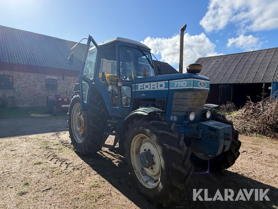 Traktor Ford 7710