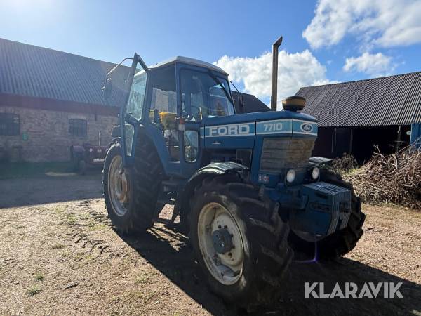 Traktor Ford 7710