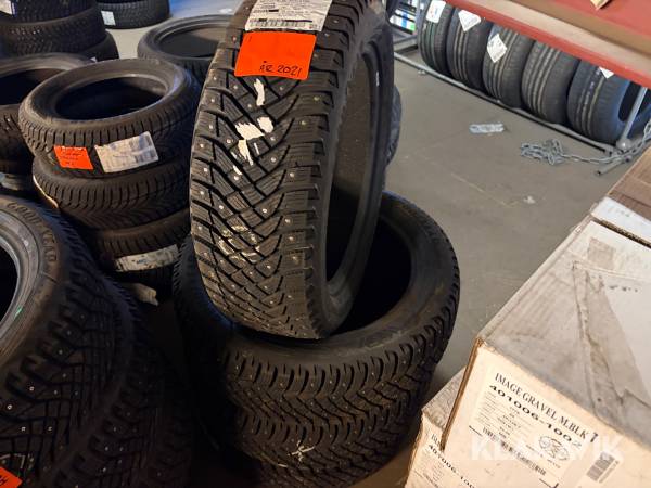Vinterdäck Good Year Arctic 2 XL 205/55R17 4st