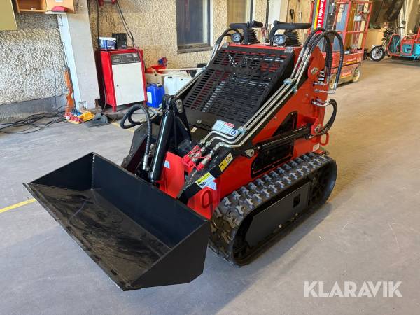 Redskapsbärare/ Skid steer Homejob 380