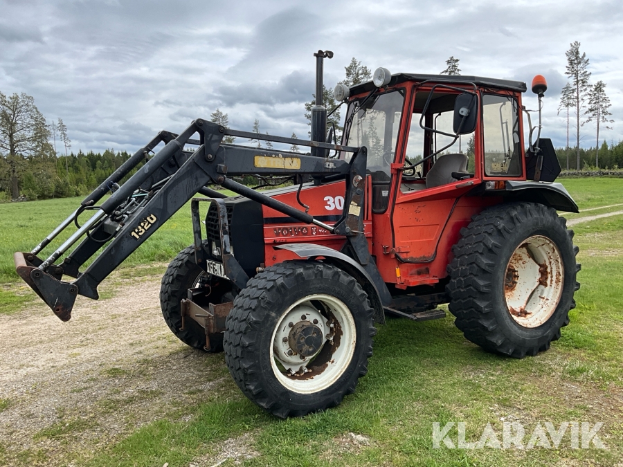 Traktor med lastare Volvo BM Valmet 305 4st redskap