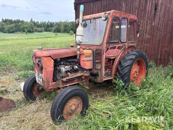 Veterantraktor Bolinder-Munktell BM 400 Buster med lastare