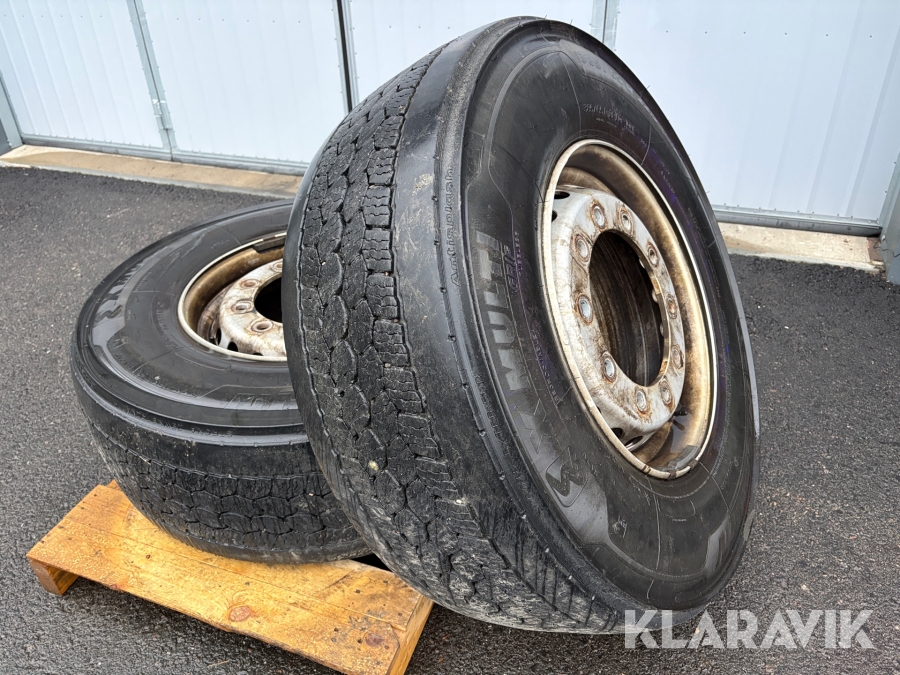 Framdäck på fälg 2 st lastbil Michelin