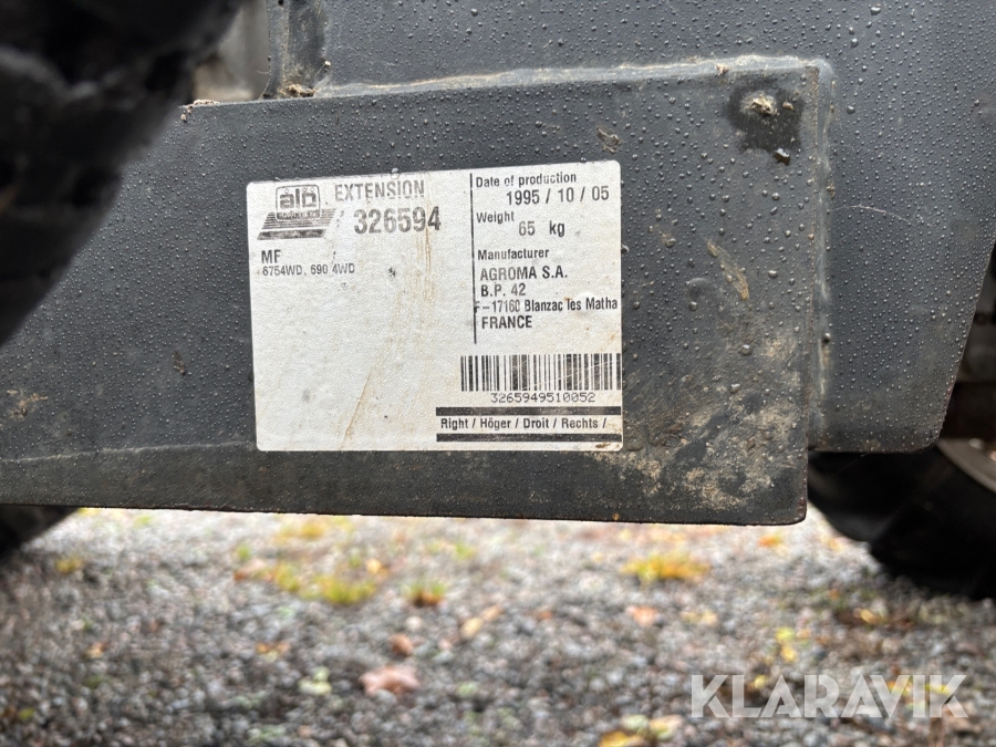 Traktor Massey Ferguson 590 med lastare och redskap