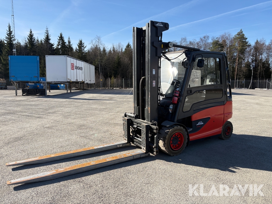 Gaffeltruck Linde E50HL med förlängningsgafflar samt laddstation