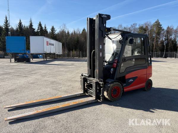 Gaffeltruck Linde E50HL med förlängningsgafflar samt laddstation