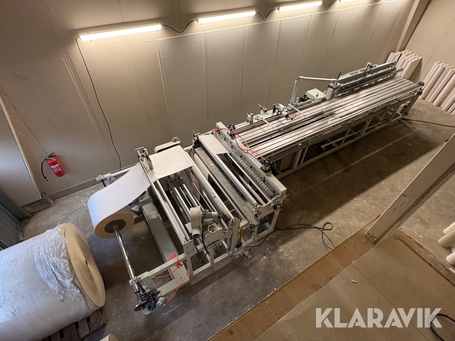 Automatisk maskin för tillverkning av pappersrör/ hylsor.