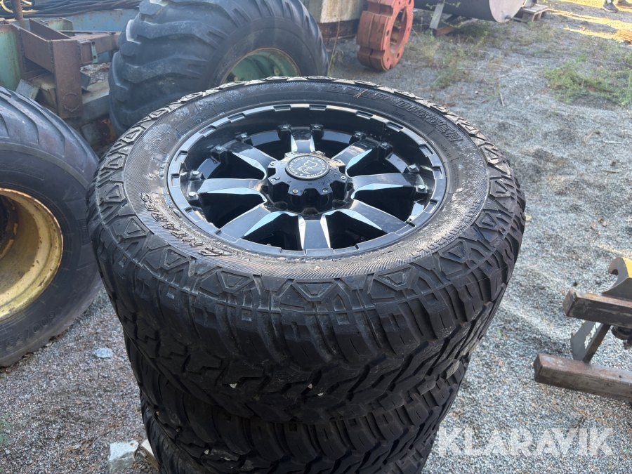 Däck och fälg 35x12,5R 20 4 st