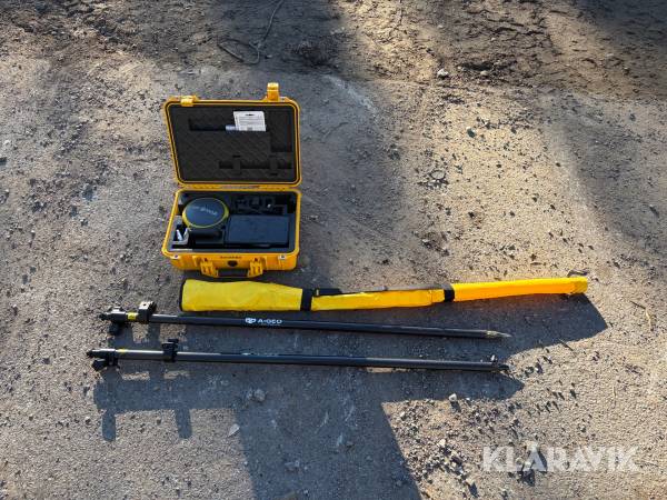 Handenhet med GPS-tallrik och stavar GeoMax Zenith60