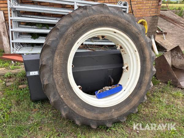 Dubbelmontage Goodyear 16.9R38 1st med spännkrokar