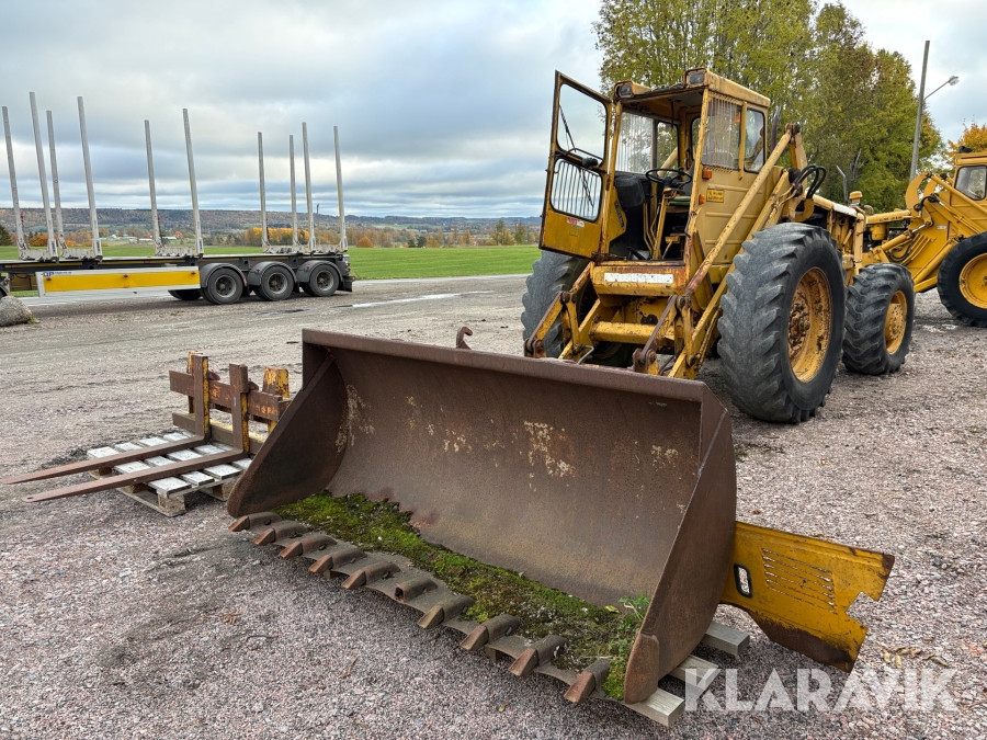 Baklastare Volvo BM LM 841 med skopa & gafflar