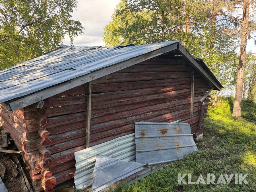 Äldre timrad lada
