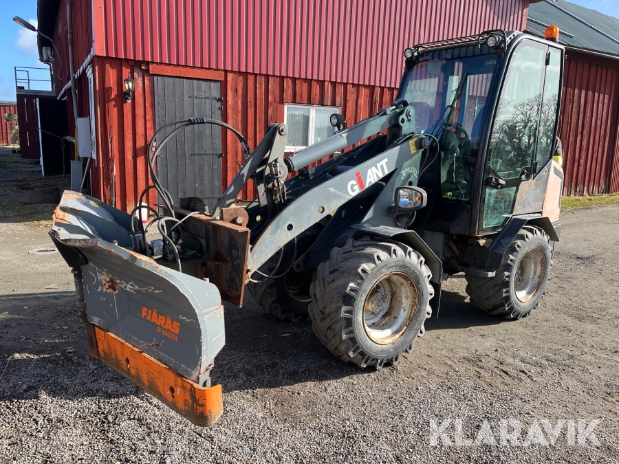 Hjullastare Giant W452T HD med sopvals, skopa, snöplog & gafflar