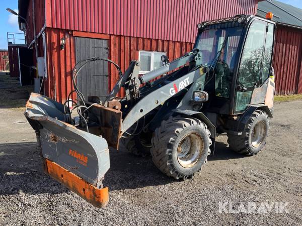 Hjullastare Giant W452T HD med sopvals, skopa, snöplog & gafflar