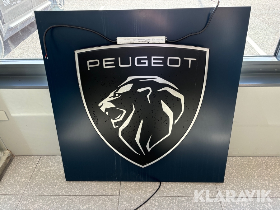 Belyst Peugeot-skylt