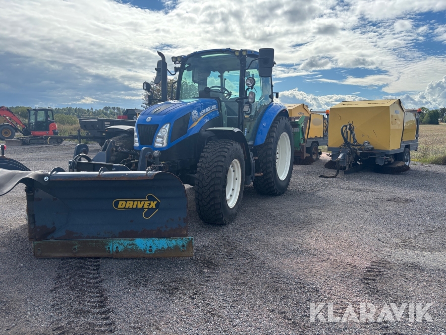 Traktor New Holland T5.85 med Nordic sop samt plogutrustning