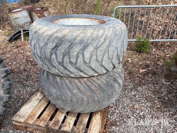 Däck på fälg 500-22,5 2 st