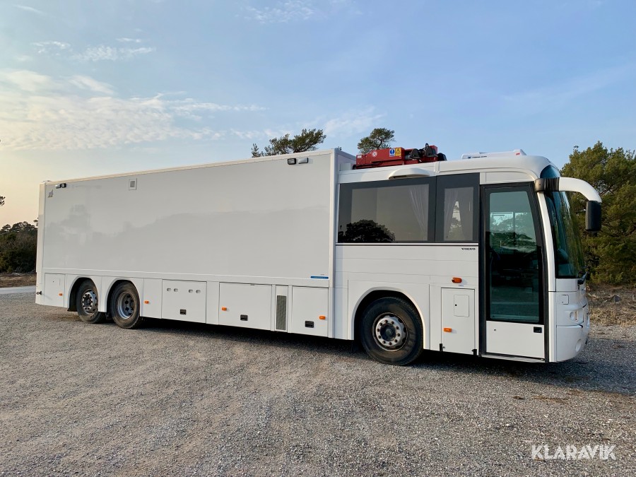 Specialbyggd buss med garage 4900 mil!