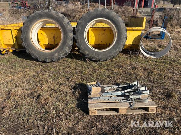 Dubbelmontage Goodyear Super Traction med distansringar 20.8R42 2st