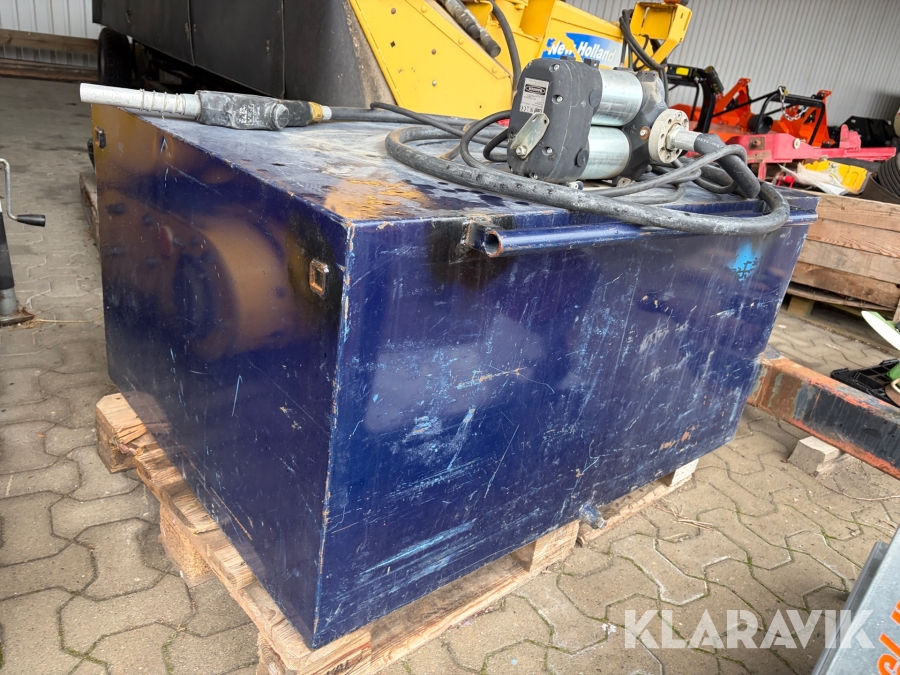 Dieseltank med pump