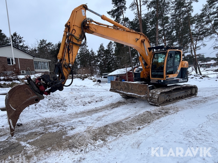 Grävmaskin Hyundai 235 LCR-9A med tiltrotator och flera redskap