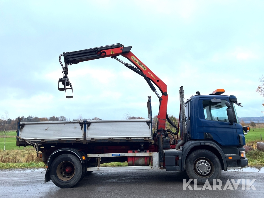 Lastbil med kran Scania P94GB4X2NZ230 med flera redskap