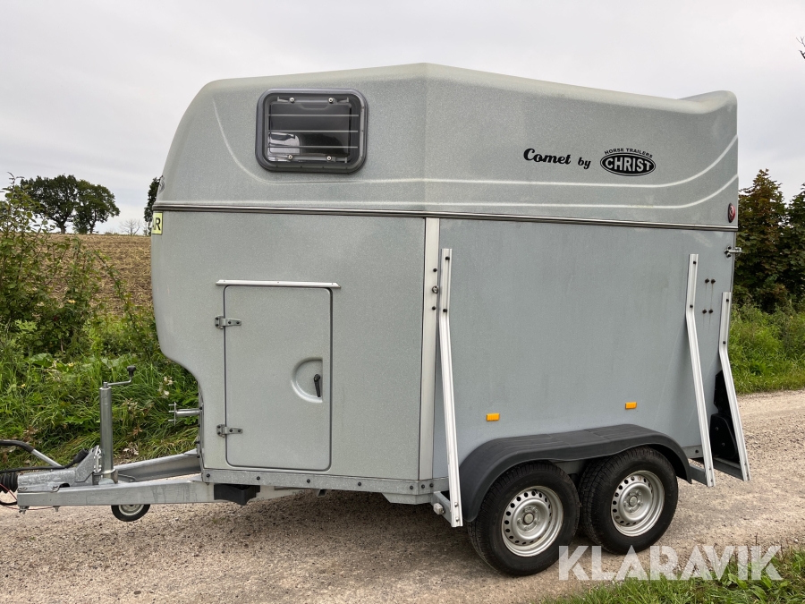 Hästtransport Christ Horse Trailers Comet med sadelkammare och kamera