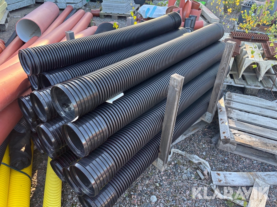 Parti med vägtrummor Pipelife DN 160