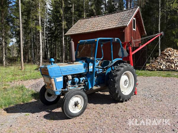 Veterantraktor Ford Dexta 2000 med redskap