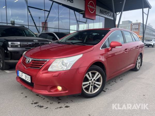 Toyota Avensis 2,0 Kombi 150hk Vinterhjul + Drag