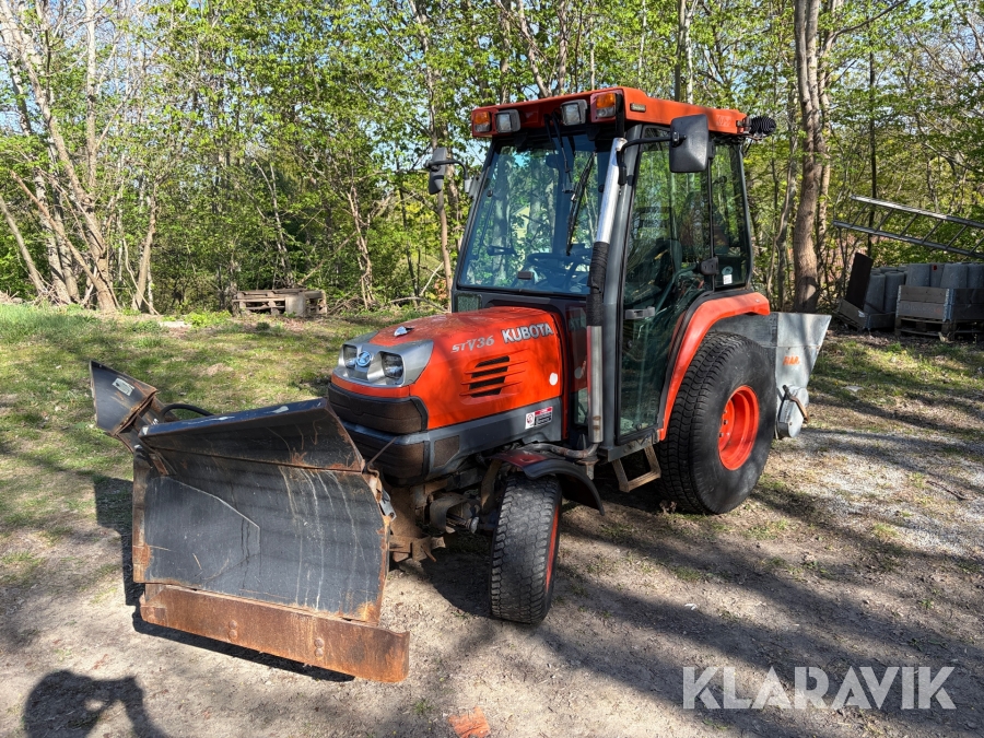 Traktor Kubota STV 36 Med Vikplog & Spridare