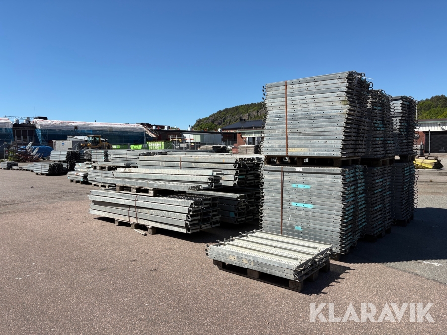 Stort parti ställningsmaterial Haki inventerat