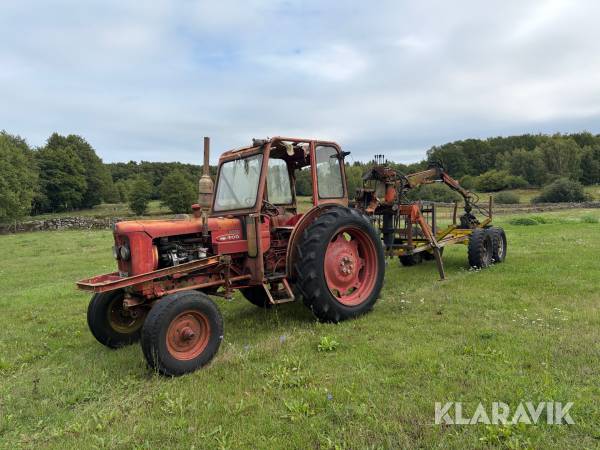 Traktor Volvo BM 400 Buster med skogsvagn