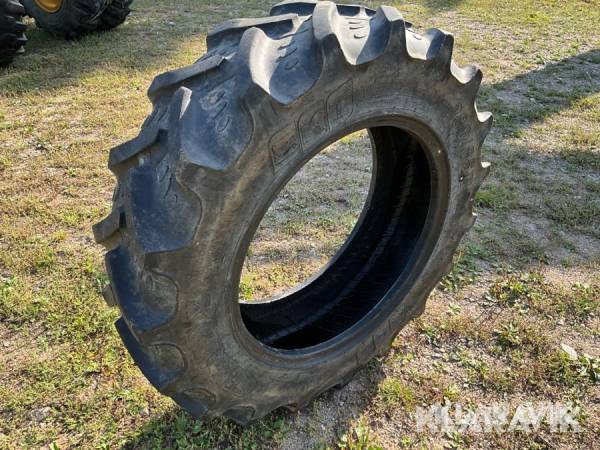 Traktordäck BKT 280/85R24