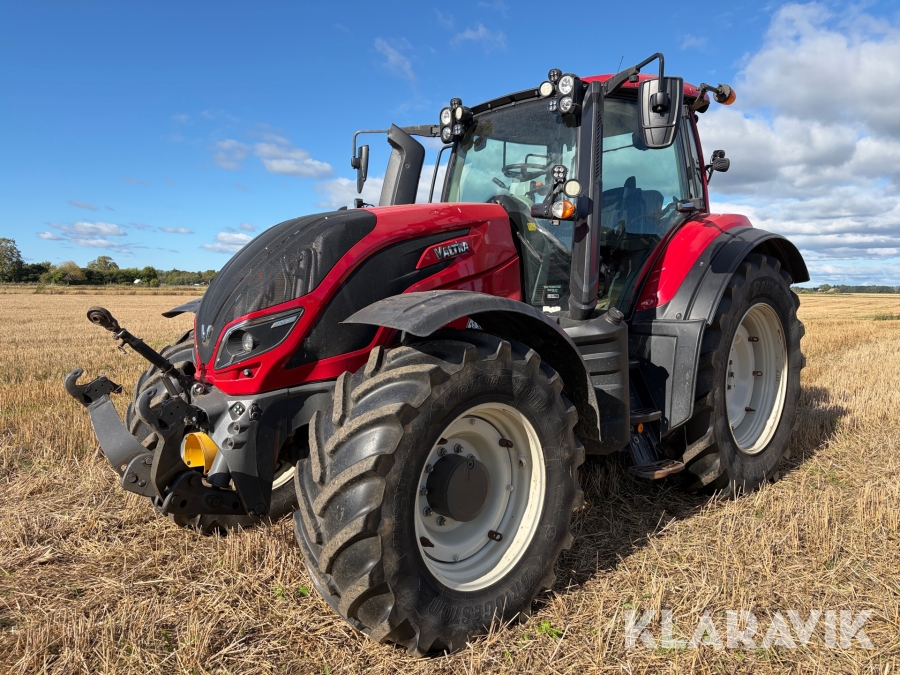 Traktor Valtra T174E TwinTrack med frontlyft