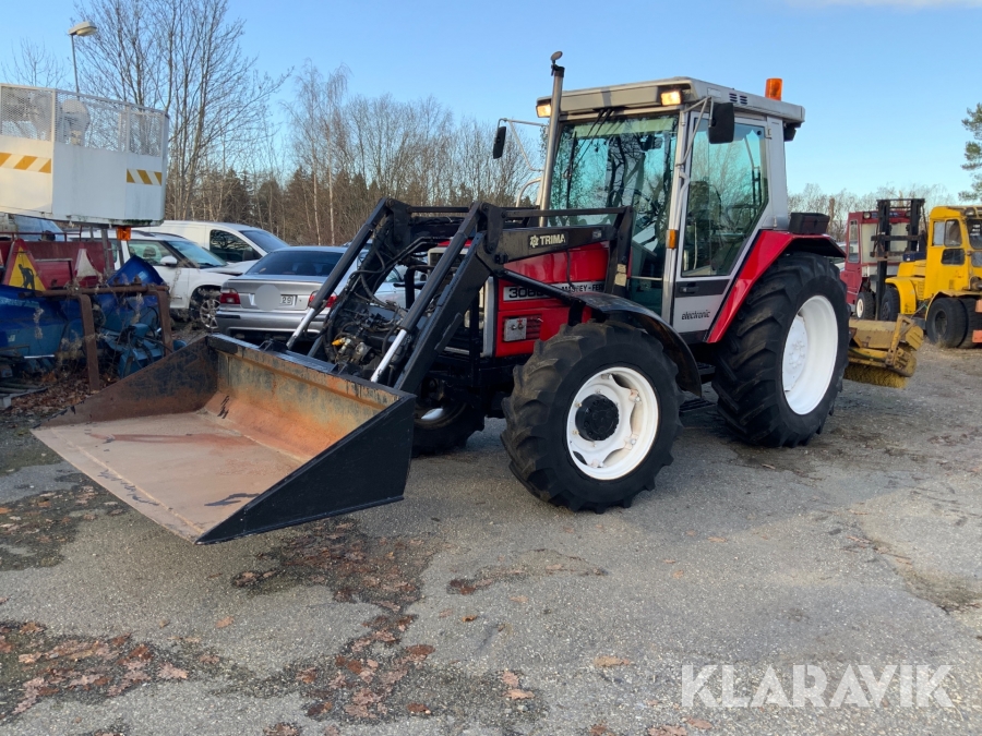Traktor Massey Ferguson 3060 E med lastare & plogutrustning