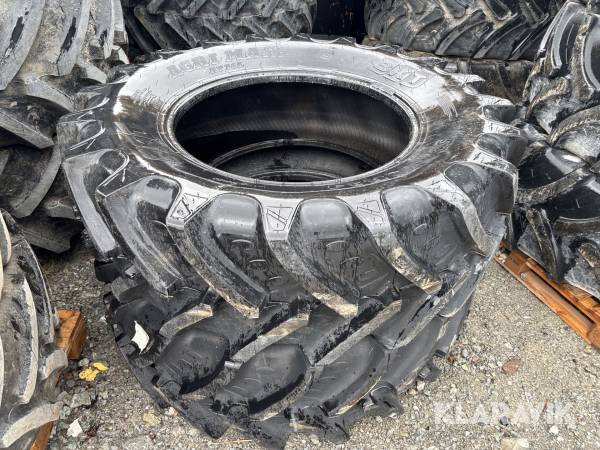 Traktordäck BKT Agrimax RT 765 520/70R34 2 st nya