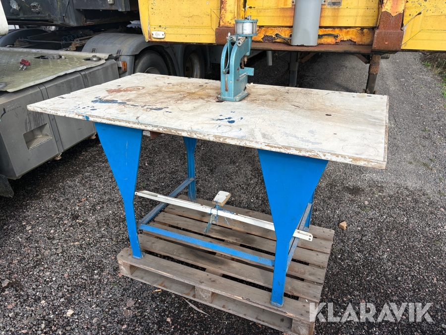 Nitmaskin med bord