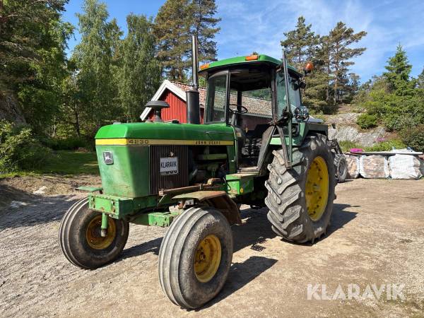 Traktor John Deere 4230