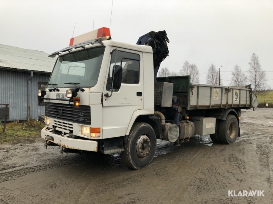 Plogutrustad Volvo FL7 med tipp och kran 2,9 ton