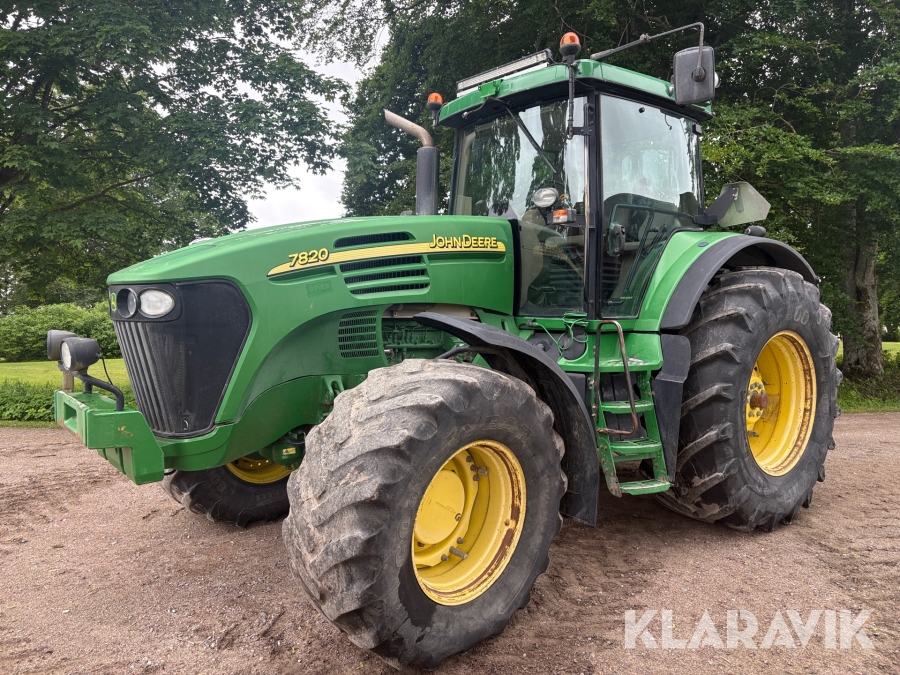 Traktor John Deere 7820