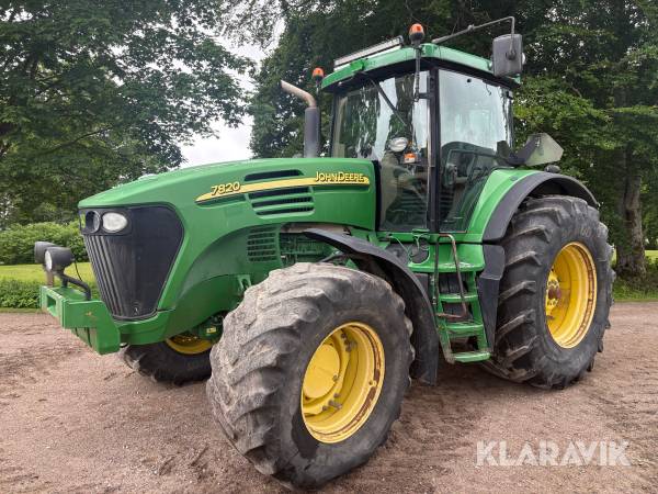 Traktor John Deere 7820