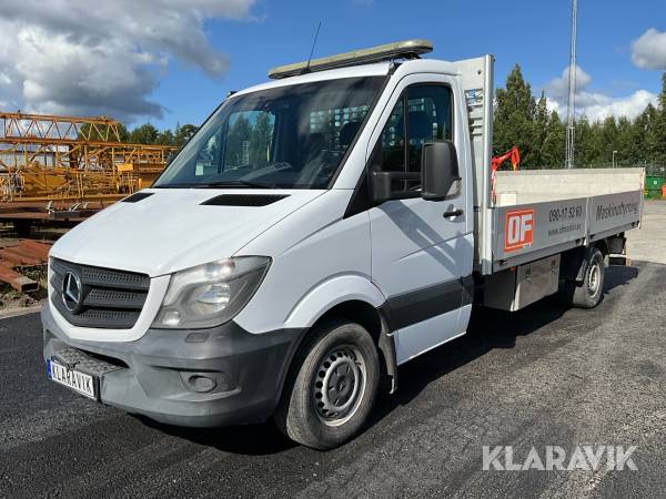 Lätt lastbil Mercedes-Benz Sprinter med bakgavellyft