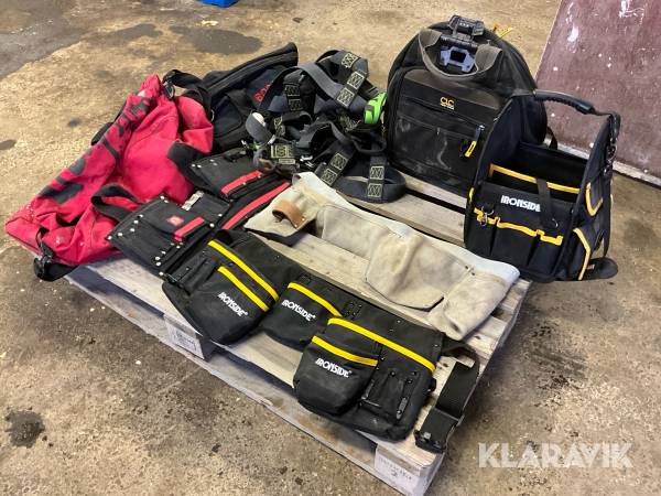 Diverse verktygsväskor, verktygsbälten och skyddssele