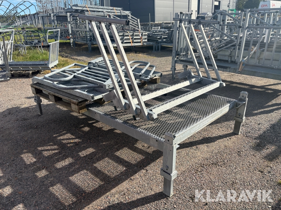 Plattform med trappa Trident 1.5x2.6m galvad