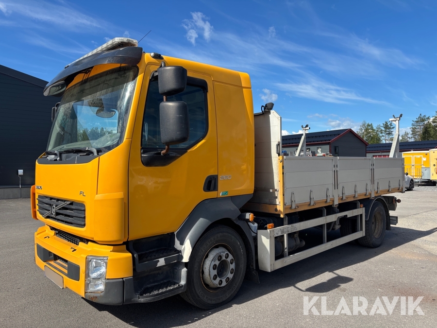 Flakbil Volvo FL260