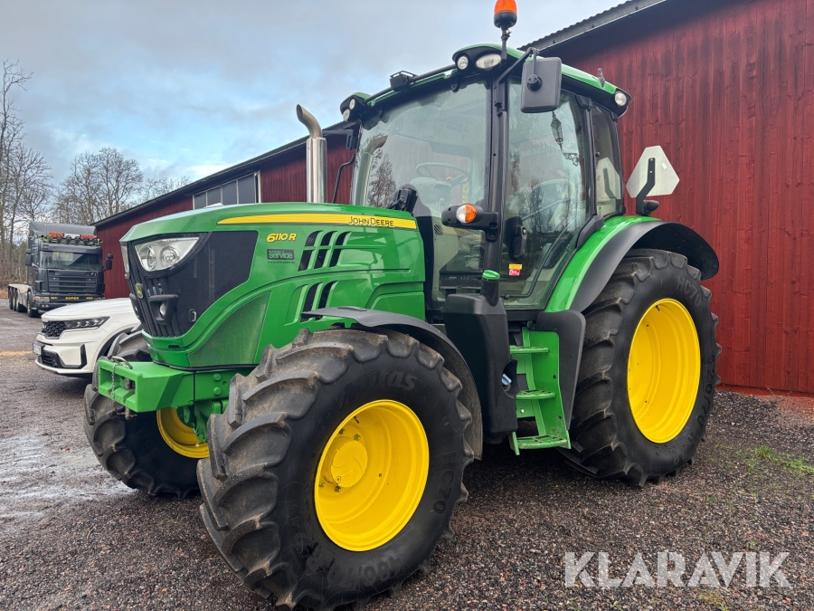 Traktor John Deere 6110R
