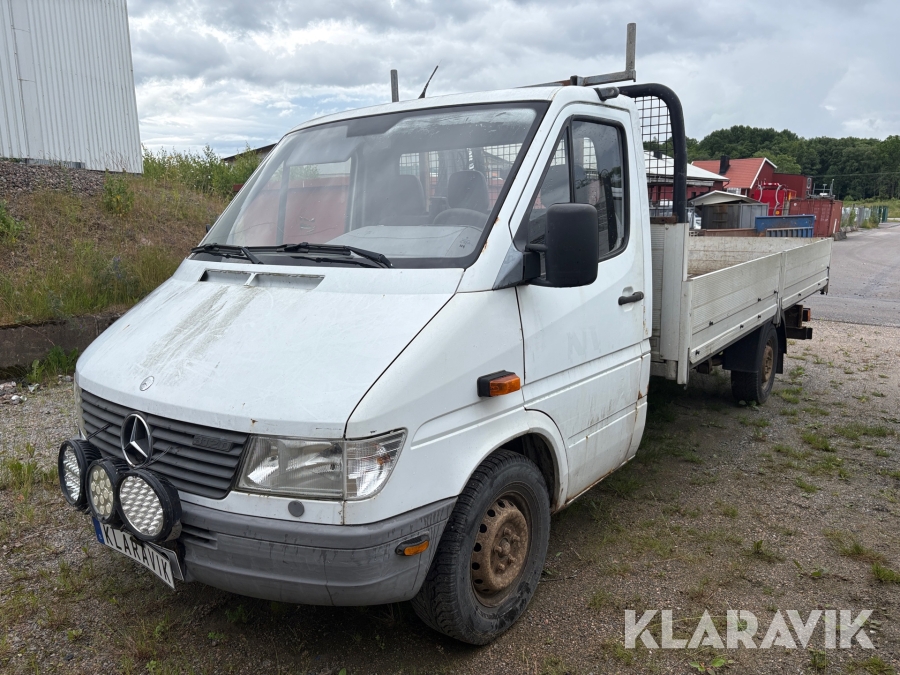 Flakbil Mercedes-Benz Sprinter 312 med kran