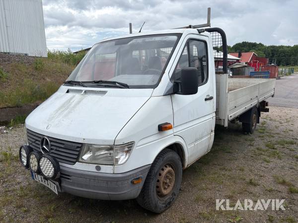 Flakbil Mercedes-Benz Sprinter 312 med kran