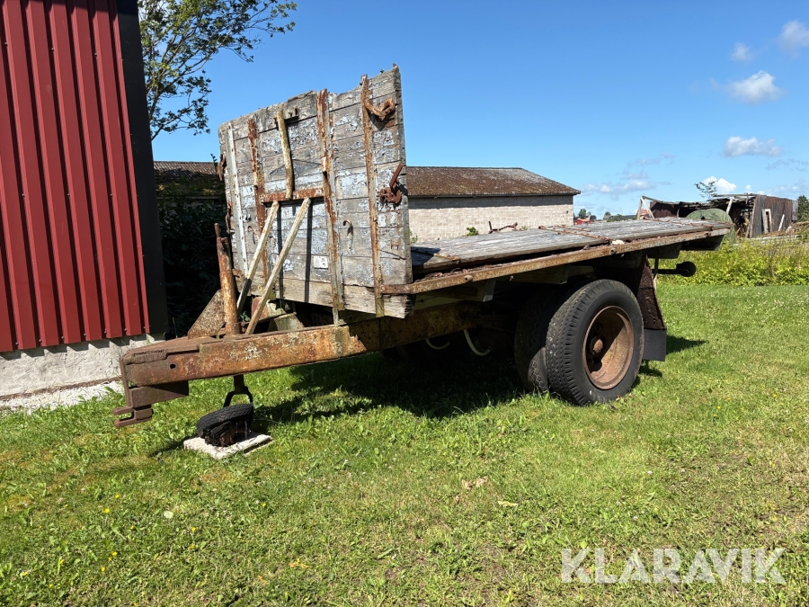 Lantbrukskärra bromsad